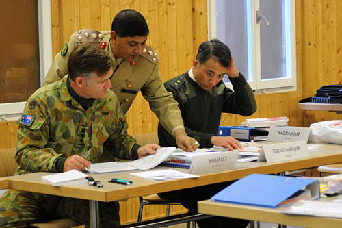 الدورة التدريبية المخصصة لكبار الضباط حول القواعد الدولية التي تحكم  العمليات العسكرية - اللجنة الدولية للصليب الأحمر
