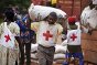 Suburbios de la ciudad de Obo, campamento para personas desplazadas. República Centroafricana. Voluntarios de la Sociedad de la Cruz Roja Centroafricana participan en una distribución de asistencia.