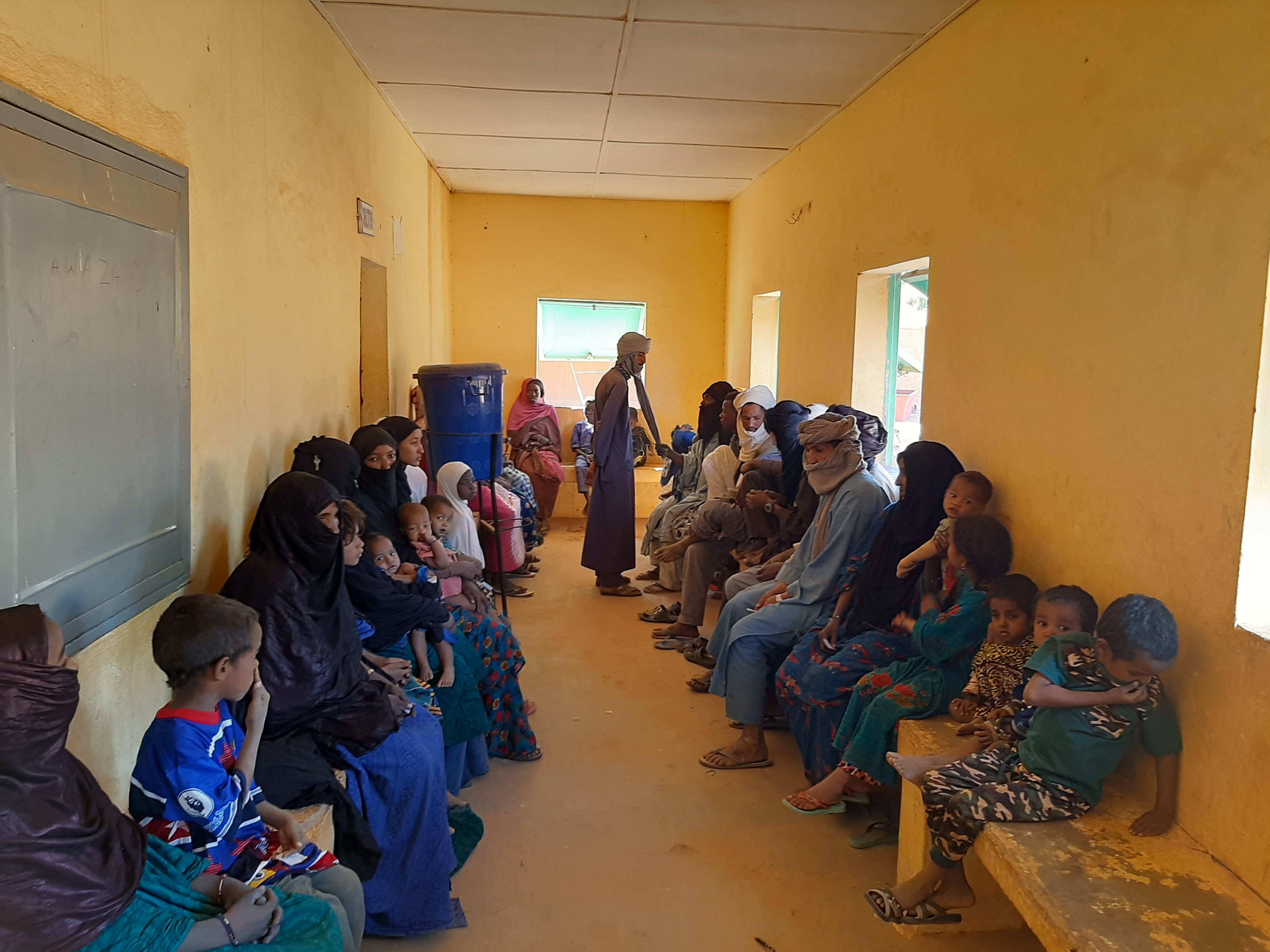 Une ancienne photo du CSCOM d’Anderamboukane. Il était très fréquenté et recevait un appui du CICR en médicaments, consommables et primes pour le personnel sanitaire