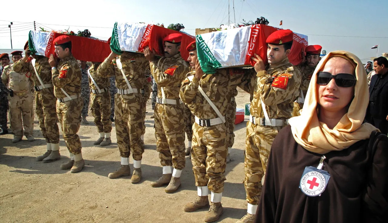 Shalmjah border (2010). Repatriation operation of the mortal remains of Iranian soldiers killed killed during the Iran-Iraq War, under the aegis of the ICRC.