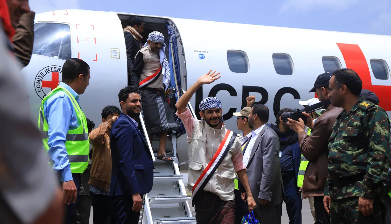 Sanaa airport, Yemen (2023). Operation of release and repatriation of persons detained in connection with the conflict in Yemen, under the supervision of the ICRC. Former detainees get off the ICRC plane. Safwan Al-Ekam/ICRC