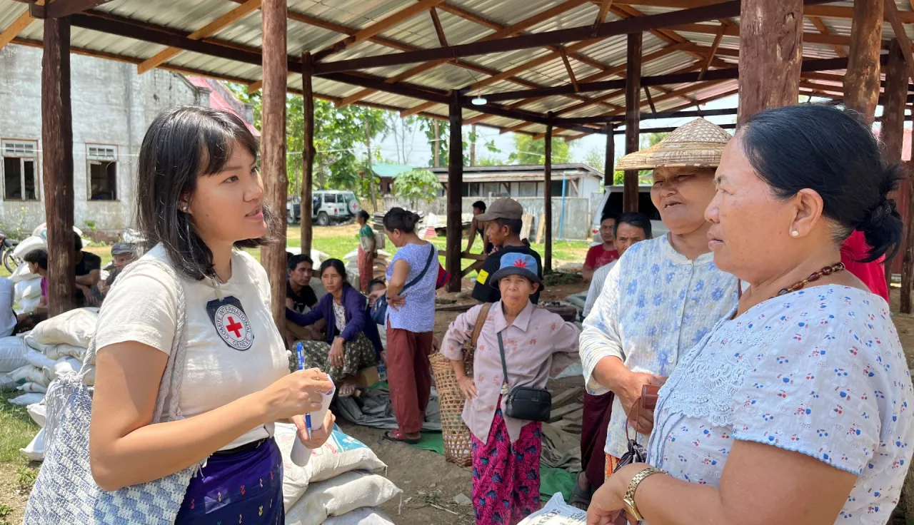 In Kachin state, the ICRC provides paddy seeds and fertilizers to aid more than 1,500 families during the monsoon season.