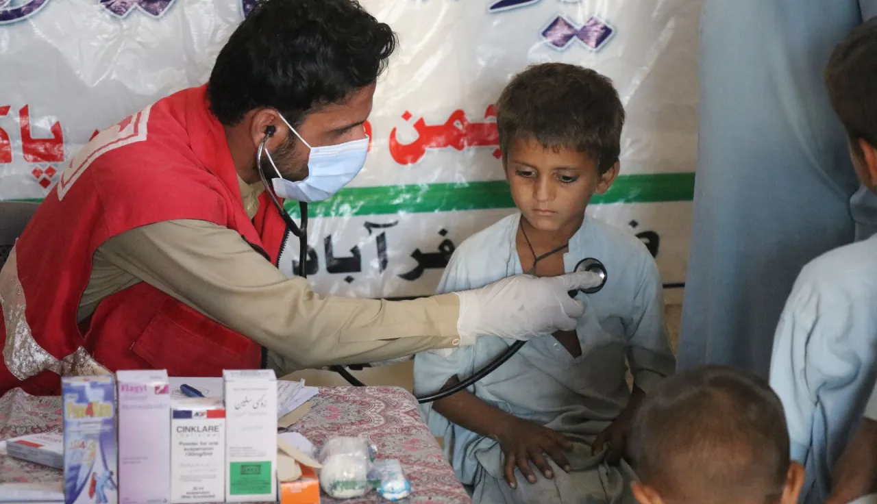 The ICRC sets up mobile medical units with Pakistan Red Crescent and Indus Hospital in Balochistan to aid flood-affected communities.