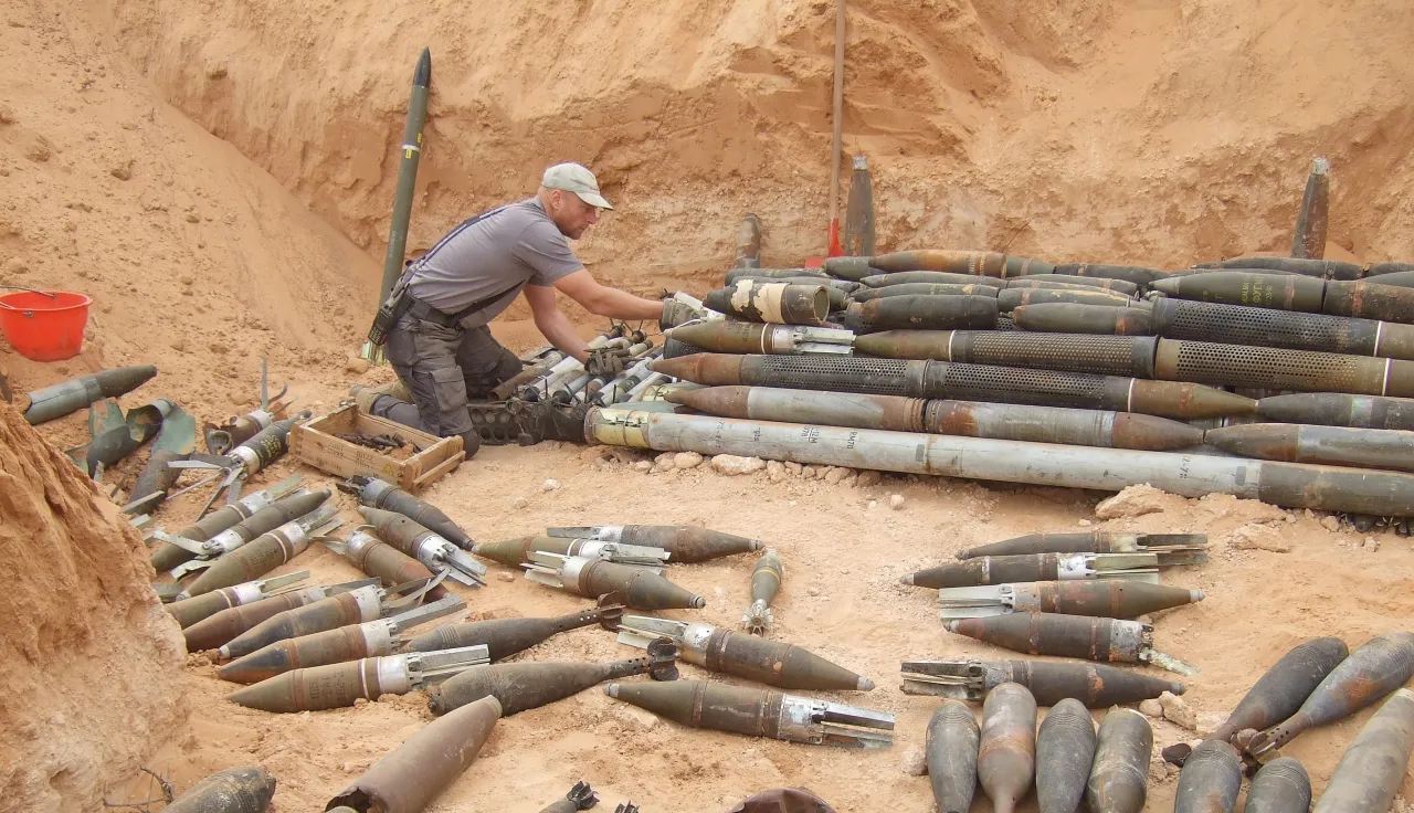 An ICRC delegate prepares unexploded devices for demolition, in Libya. 