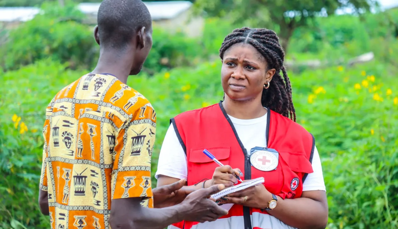 An ICRC staff member interviews a villager in Tougbo subprefecture.