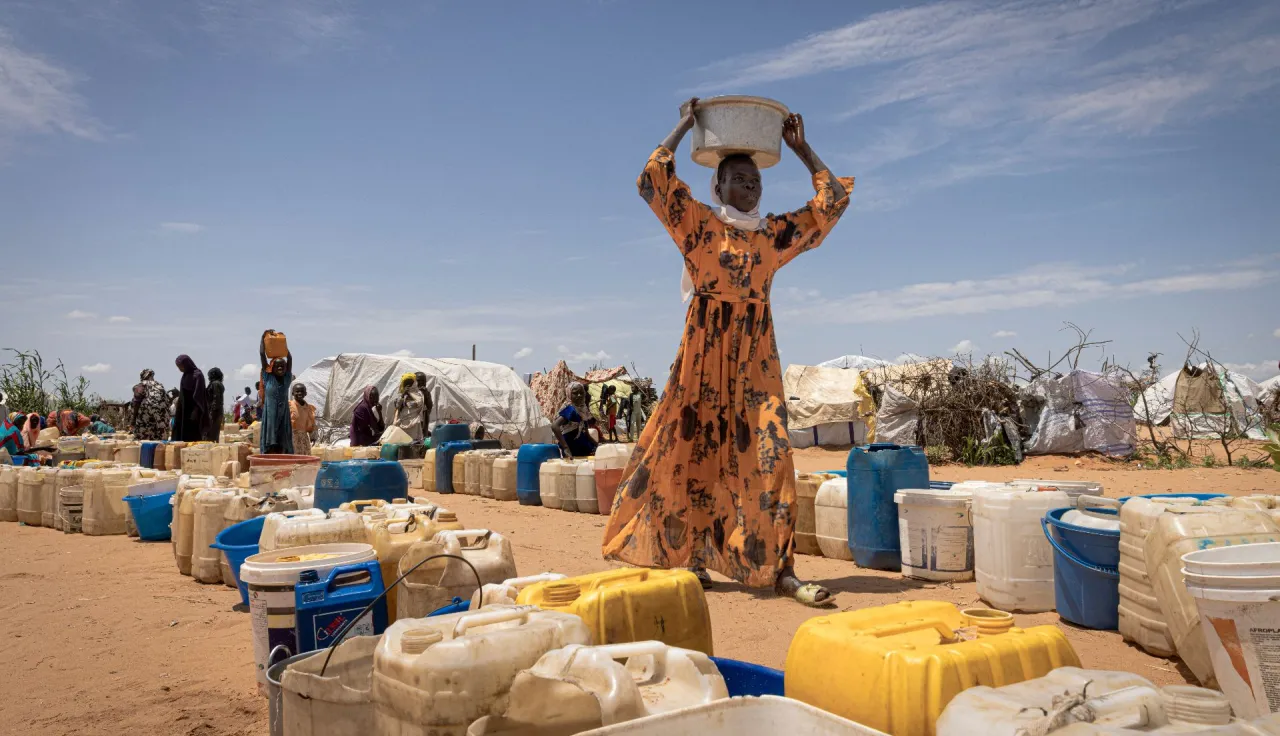 Adré. With more than 150,000 Sudanese refugees settling in the border town, demand for water has risen sharply, even though the commodity is already scarce in this arid region.