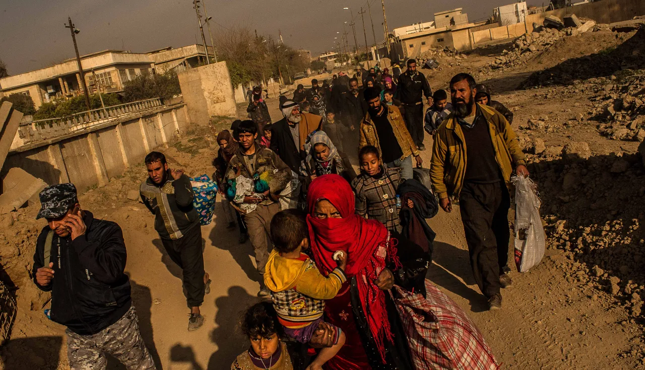 Civilians leaving their neighborhood during fighting in Mosul, Iran.