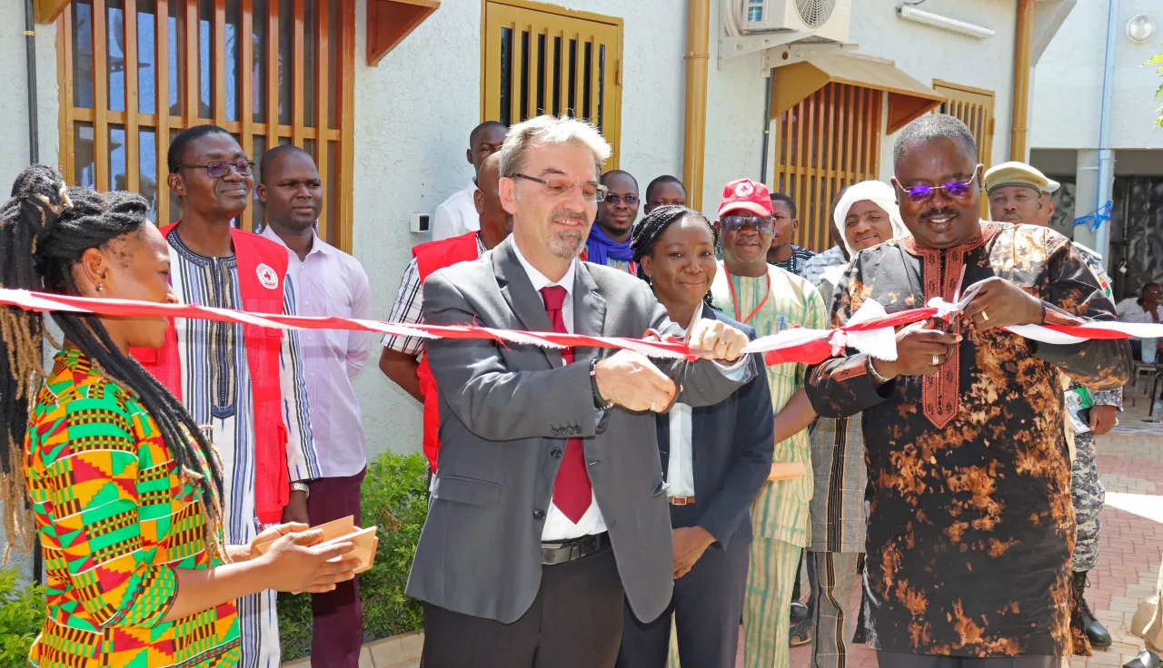 Inauguration of the ICRC sub-delegation in Dori, Burkina Faso, in the presence of government authorities.
