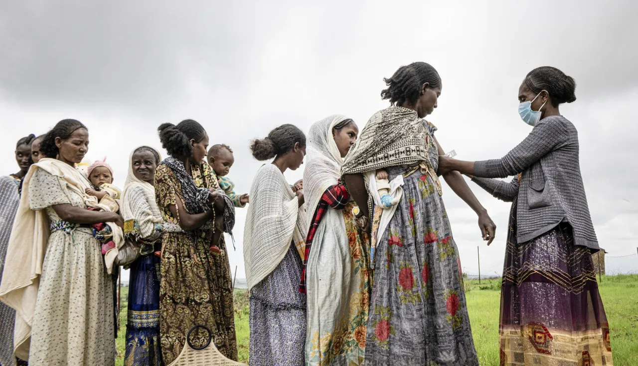 Tigray. An ICRC staff screens conflict affected children and woman for malnutrition. 