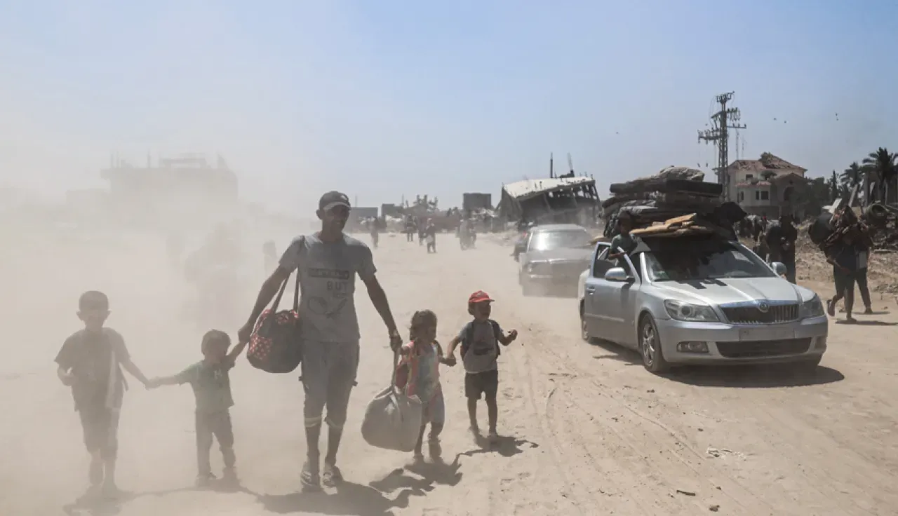 Civilians flee their homes in eastern Khan Younis, Gaza, 22 July 2024 Civilians flee their homes in eastern Khan Younis, Gaza, 22 July 2024