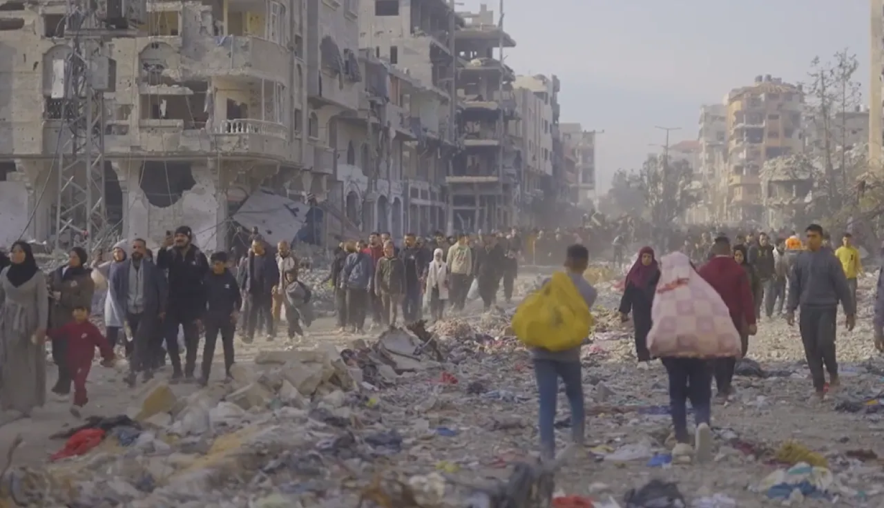 Gaza-AV-news-roads-damaged-people-moving Gaza-AV-news-roads-damaged-people-moving