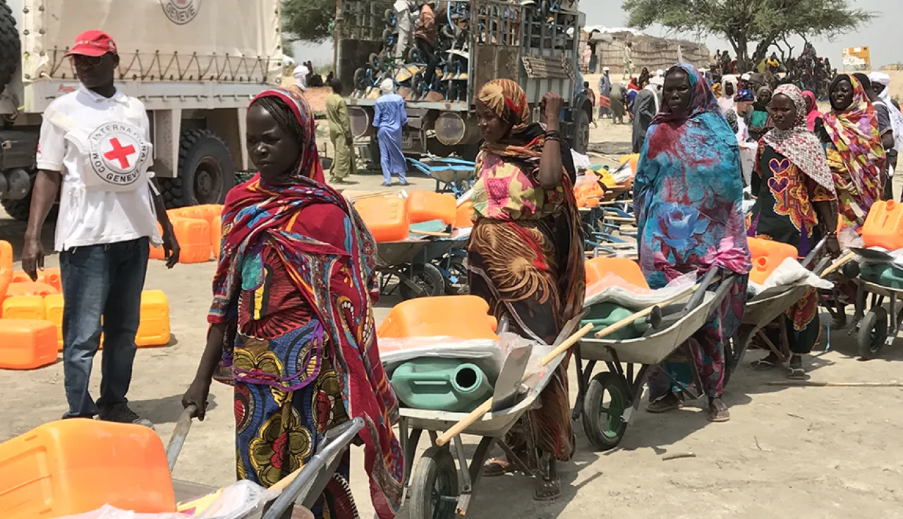 Women waiting in line during a market gardening project in Lake Chad.