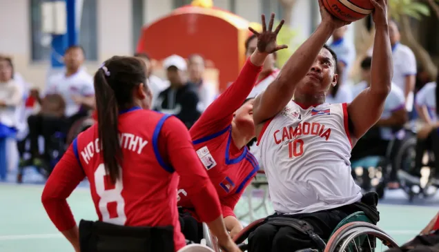 Female athletes participated in the friendly wheelchair basketball match. Stephen Rae/ICRC