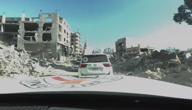eturn-to-North-Gaza-ICRC-01 ICRC Landcruisers driving past fallen buildings