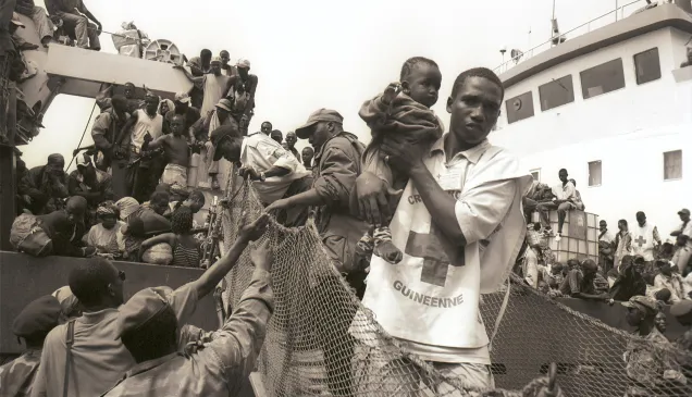 Guinea, marzo de 2003. Llegada y acogida de más de 1.400 ciudadanos guineanos que huyen de la violencia en Costa de Marfil en el año 2003. Guinea, marzo de 2003. Llegada y acogida de más de 1.400 ciudadanos guineanos que huyen de la violencia en Costa de Marfil