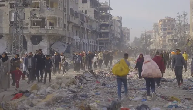 Gaza-AV-news-roads-damaged-people-moving Gaza-AV-news-roads-damaged-people-moving