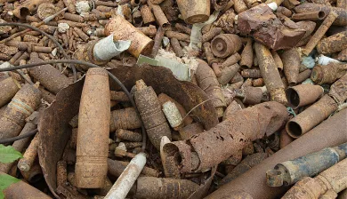ICRC_Xieng Khouang province. Pile of rusted war material including bombs, mortars and submunitions lay in a field near a metal foundry. Photographer : HOLMES, JIM