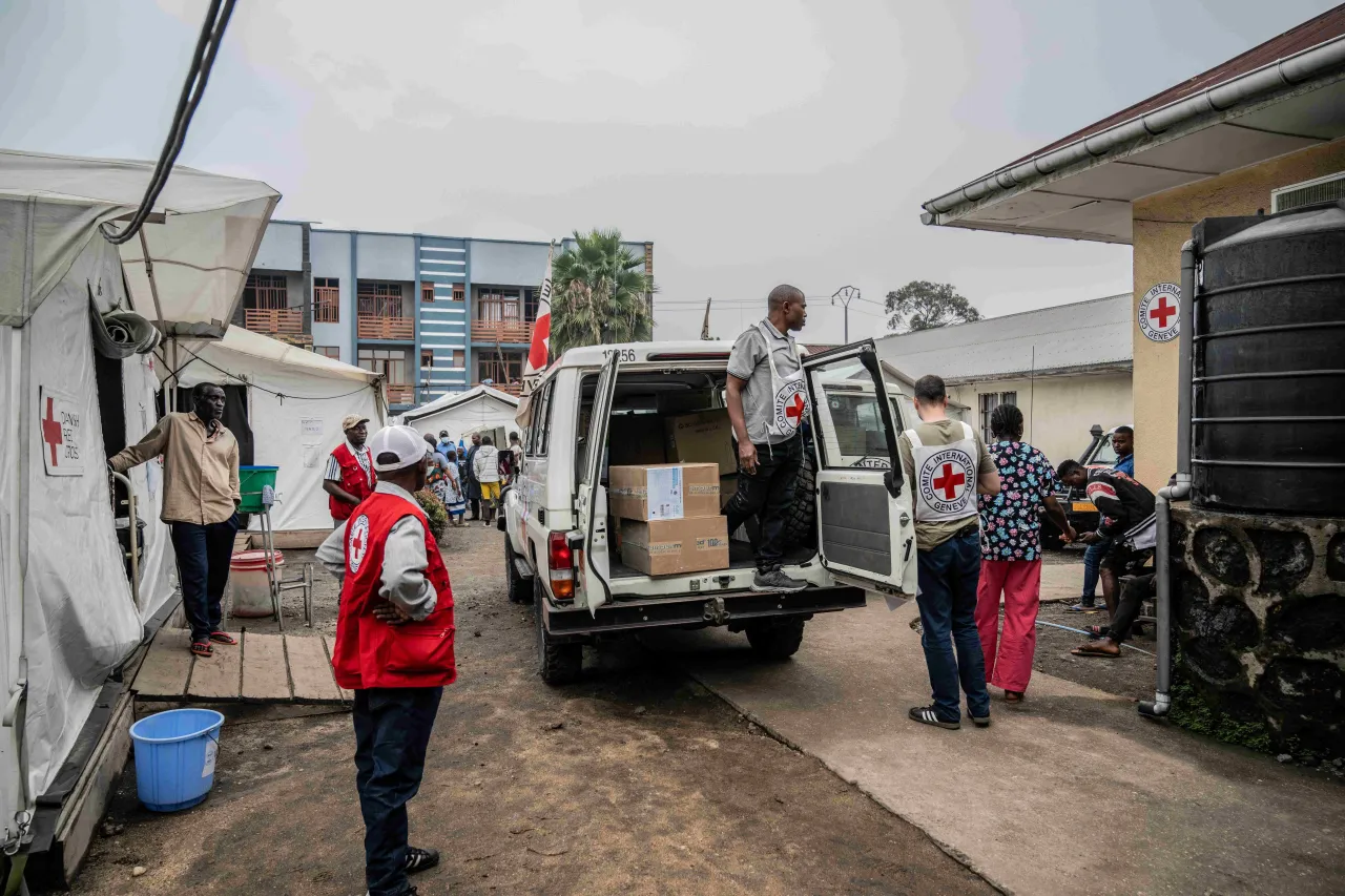 ICRC staff unload a batch of medicines. ICRC staff unload a batch of medicines.