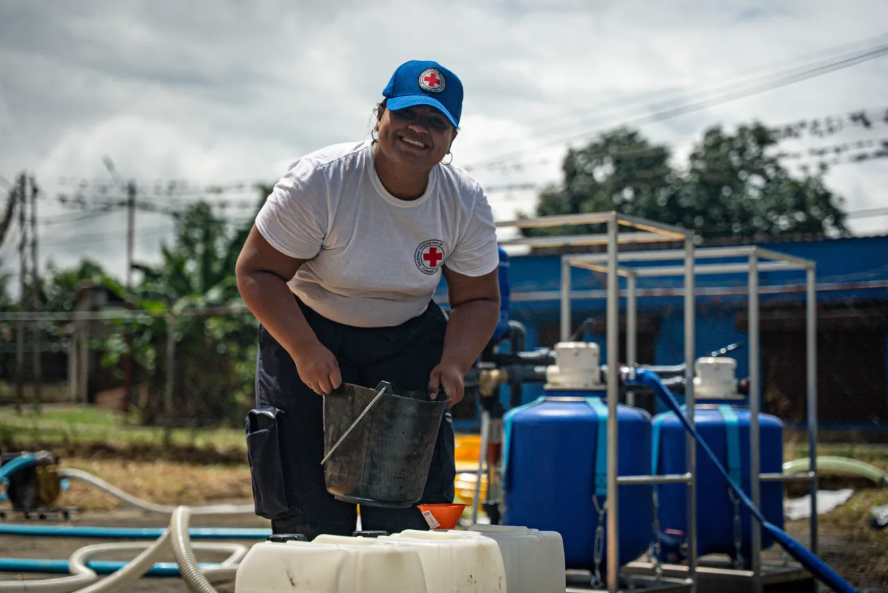 Venezuelan Red Cross volunteer A Venezuelan Red Cross volunteer helps install a water treatment plant in Barinas to supply clean water to more than 600 families after heavy rains in September 2025.