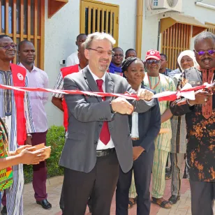 Inauguration of the ICRC sub-delegation in Dori, Burkina Faso, in the presence of government authorities.