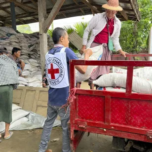 The ICRC distributes paddy seeds and fertilisers to support over 1500 families in Kachin state