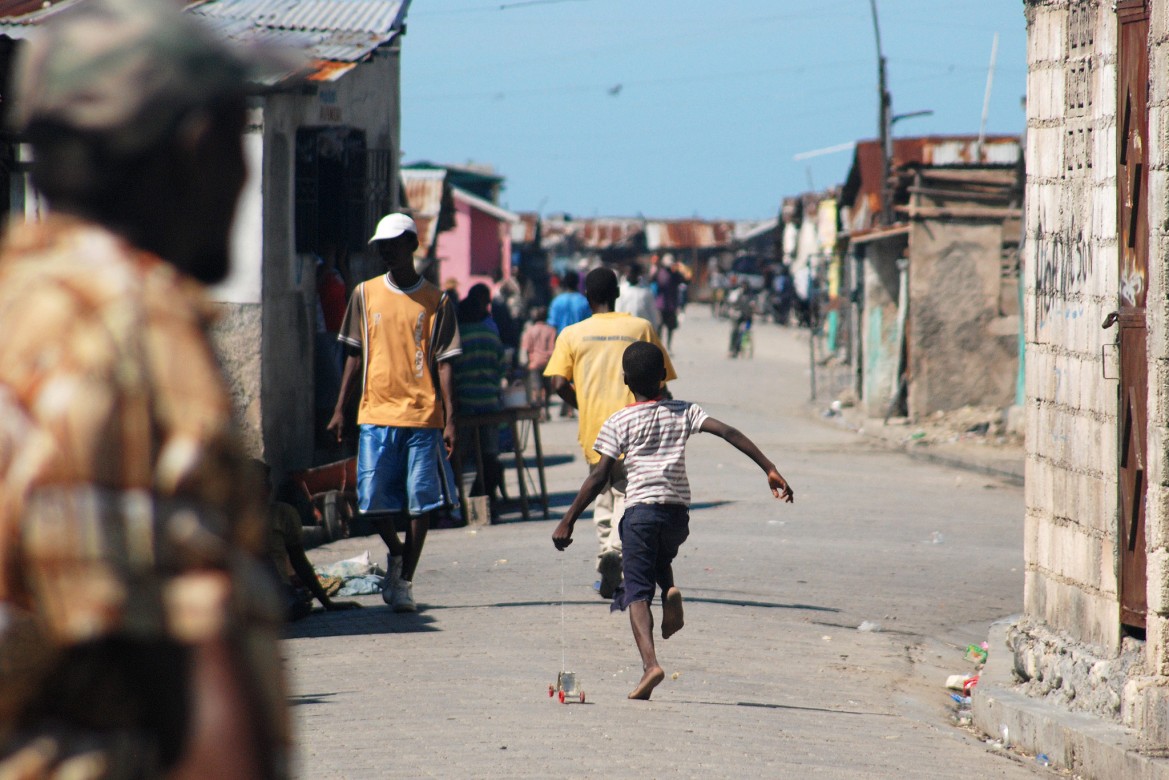 Haïti : de l'eau à Cité Soleil | Comité international de la Croix-Rouge