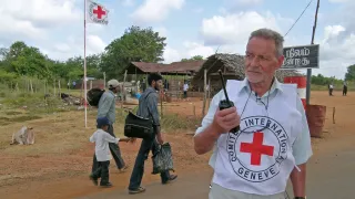 An ICRC delegate at a crossing point between front lines during a ceasefire in Sri Lanka.