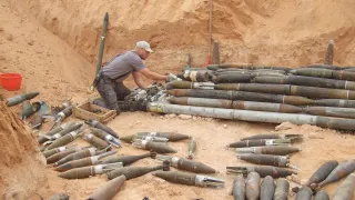 An ICRC delegate prepares unexploded devices for demolition, in Libya. 