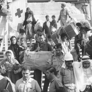 Arab-Israeli conflict of 1967. Refugees crossing to Jordan by Allenby bridge. Albert Flouty/ICRC