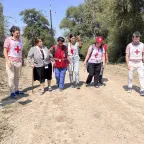 In Tovuz, the ICRC and the Red Crescent Society of Azerbaijan organize sessions to teach people about risk awareness and safe behaviour