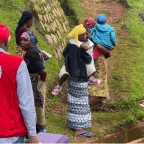 Relatives of the three unaccompanied receiving them from the ICRC staff 