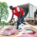 le CICR, en coopération avec la Croix-Rouge de Côte d’Ivoire (CRCI), a distribué des biens essentiels de ménages à 3’465 personnes à Govitan et Kologobo, dans la région du Bounkani, au nord du pays.