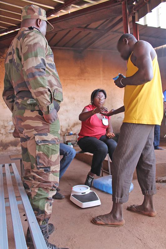 Kati prison, Mali. An ICRC delegate hands out scabies medication to an inmate.