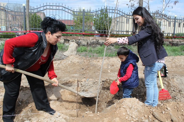 Families of missing persons recently gathered in the central park of Armavir to plant ash trees in memory of their loved ones – 41 people from Armavir Region who went missing in the early 1990s, during the Nagorny Karabakh conflict. The event was a tribute to missing persons who have no grave – not even a plaque where their families can go to remember them.