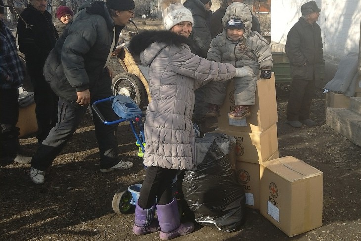 Novotoshkivka, Lugansk region, Ukraine, 18 March 2015. The ICRC distributes food, hygiene kits, blankets, plastic sheeting and other essential goods.