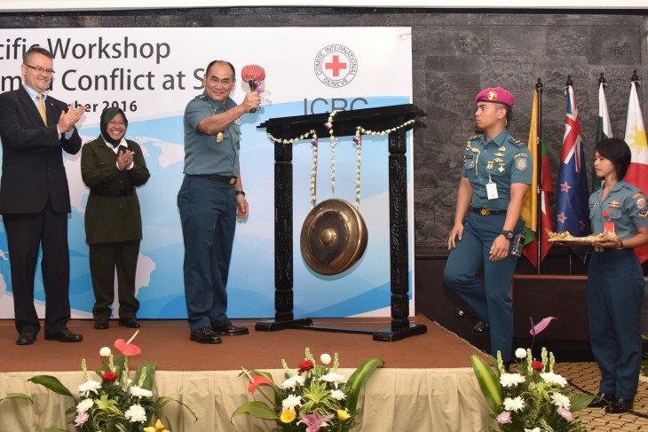 Amir Sjarifudin, deputy head of the Indonesian Navy, opened the workshop, with Christoph Sutter and Tri Rismaharini, the mayor of Surabaya.