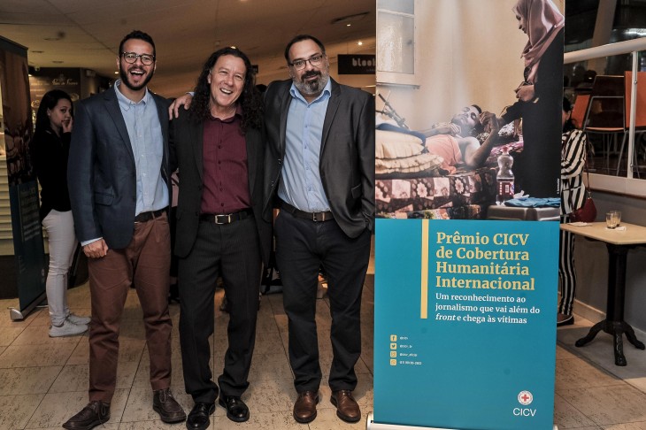 Mario Cajé, Domingos Peixoto y Yan Boechat, finalistas del premio CICR a la Cobertura Humanitaria Internacional (de izquierda a derecha). Retrato: R.Canato/CICR